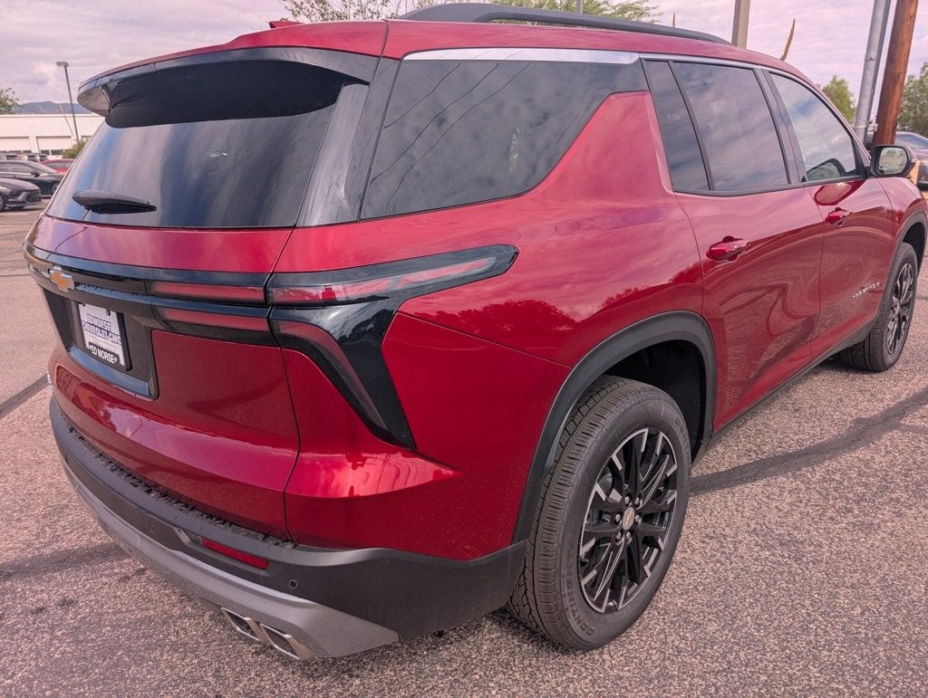 2025 Chevrolet Traverse LT