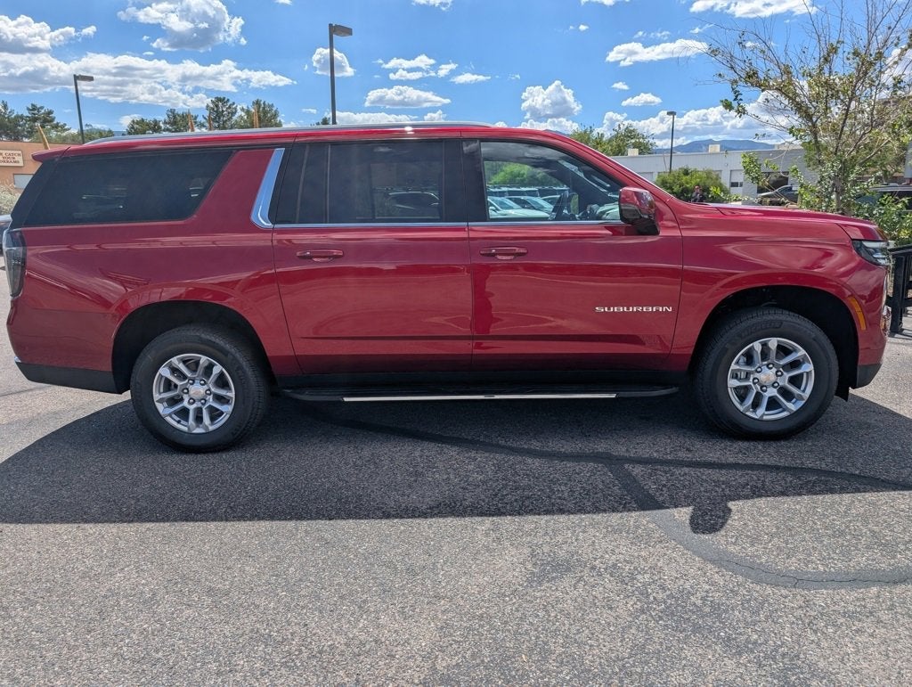 2025 Chevrolet Suburban LT
