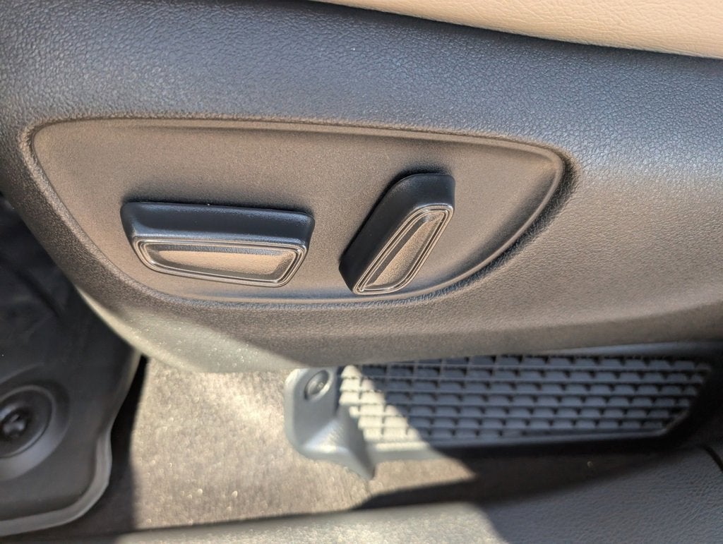 2025 Toyota Sienna LE