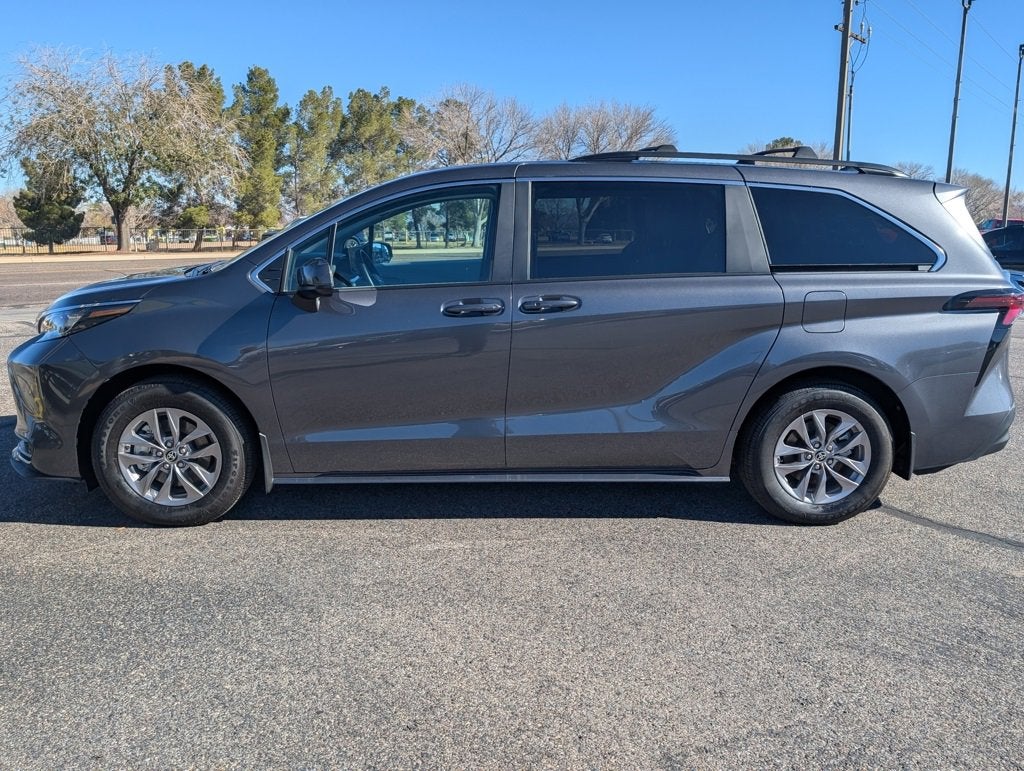 2025 Toyota Sienna LE