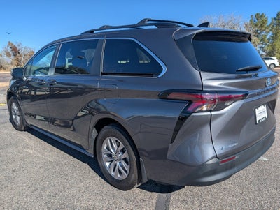 2025 Toyota Sienna LE