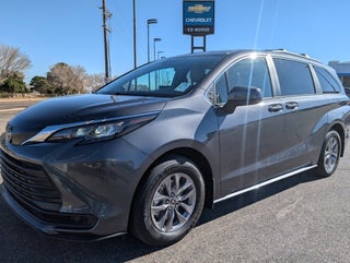 2025 Toyota Sienna LE