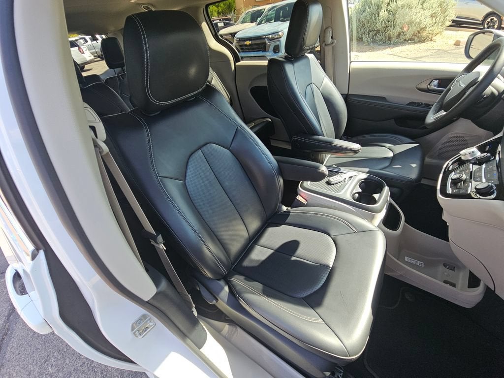 2023 Chrysler Pacifica Touring L - Photo 12