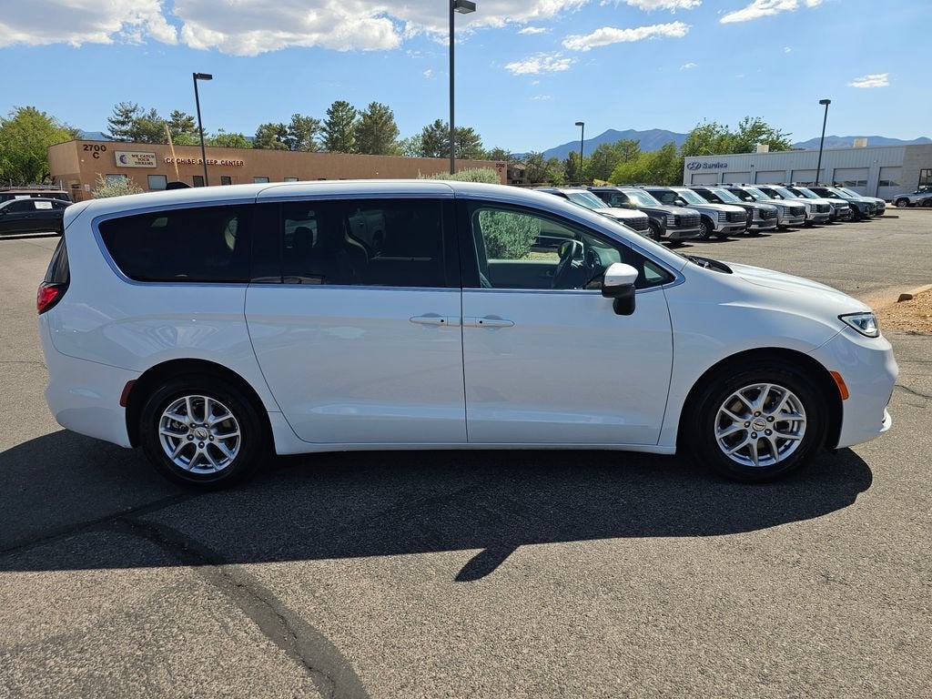 2023 Chrysler Pacifica Touring L - Photo 6