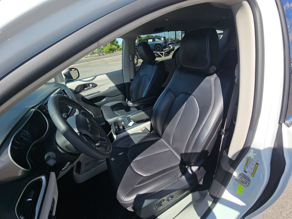 2023 Chrysler Pacifica Touring L - Photo 9