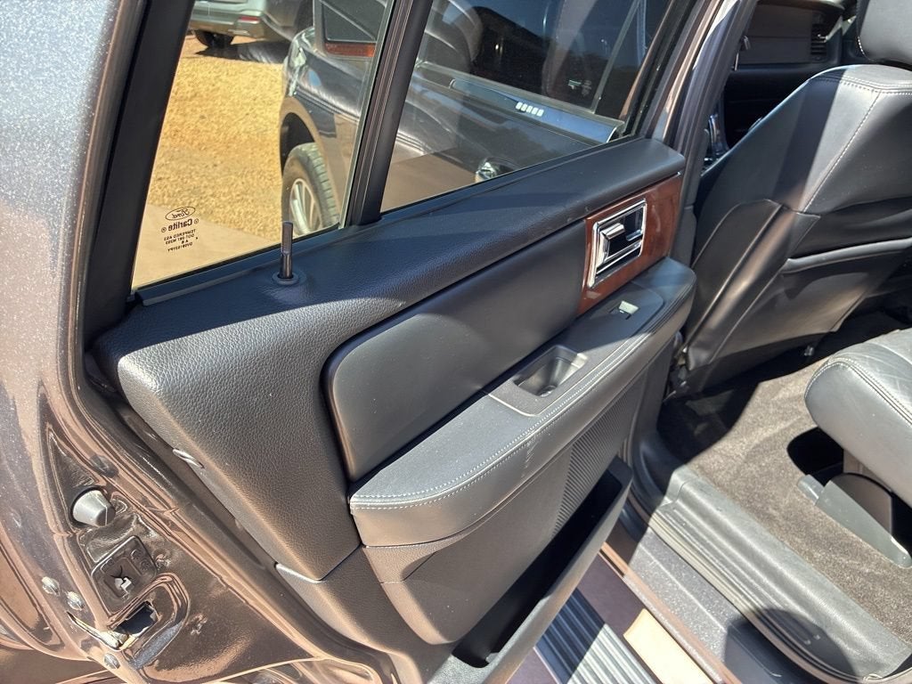 2015 Lincoln Navigator Base