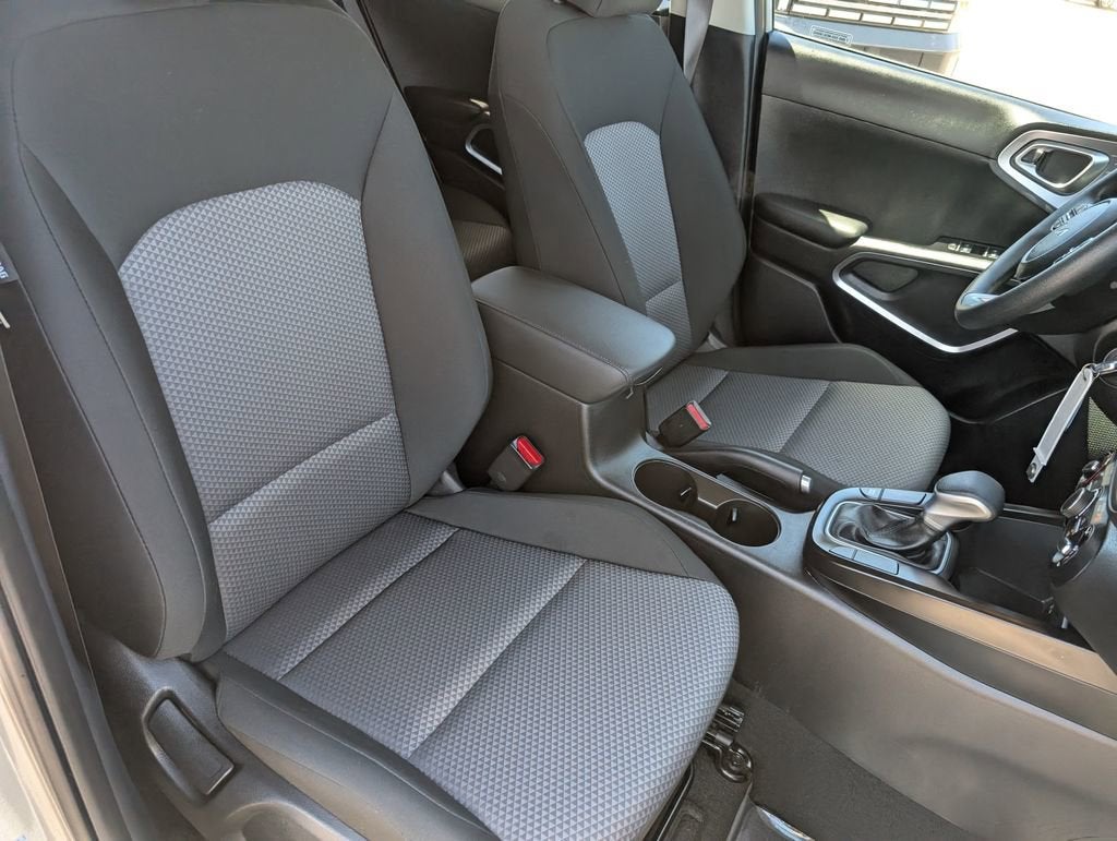 2025 Kia Soul LX - Photo 11