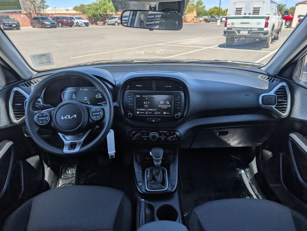 2025 Kia Soul LX - Photo 14